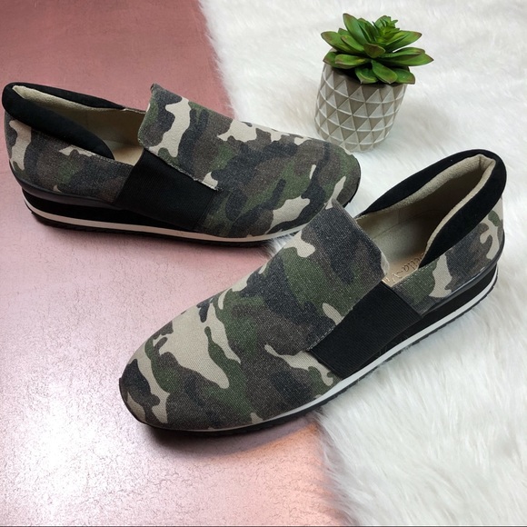 bella vita slip on sneaker